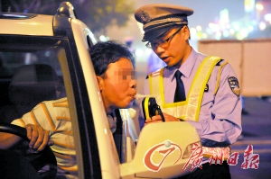 佛山車主呼喚規范 汽車代駕服務亟待行業標準與信任重塑