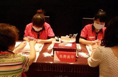從麻辣燙到海底撈 美甲服務背后，火鍋品牌拼的遠不止是貼心